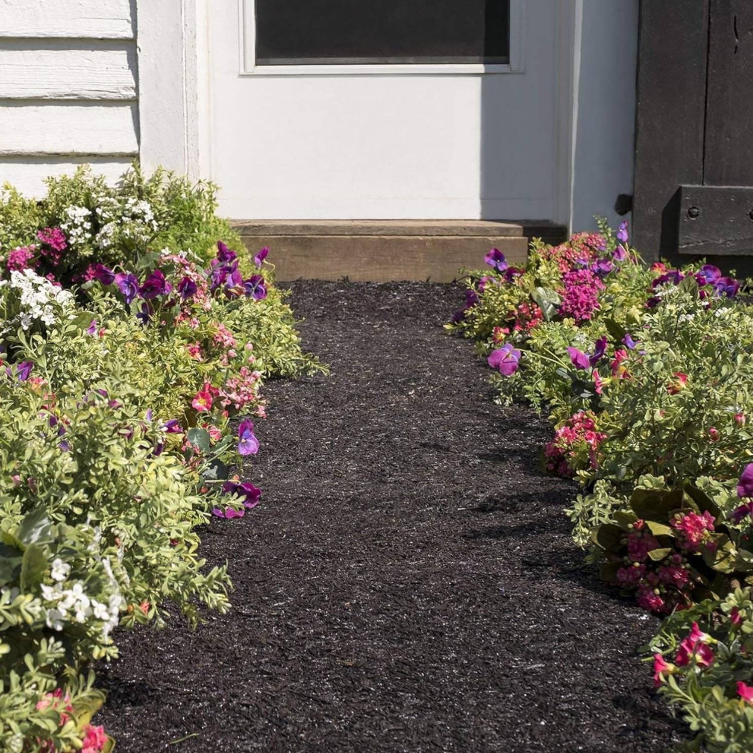 Rubber mulch bed edging: image 4
