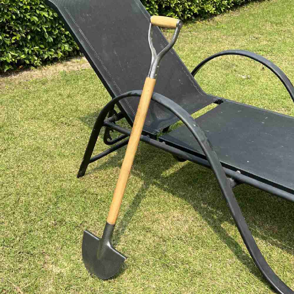 Manual lawn edging tool: image 8